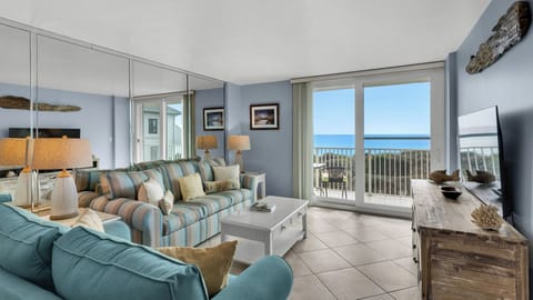 BeachCrest 206  Living area with gulf view