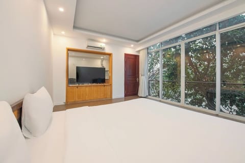 Family Apartment, 1 Bedroom | Premium bedding, soundproofing, iron/ironing board, free WiFi