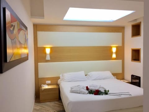 Minibar, in-room safe, desk, iron/ironing board (on request)