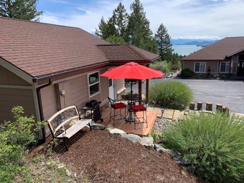 Entrance to Cottage with lake view