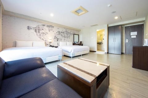 Family Quadruple Room | Iron/ironing board, free WiFi, bed sheets