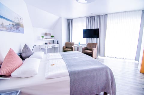 Grand Double Room | In-room safe, free WiFi, bed sheets