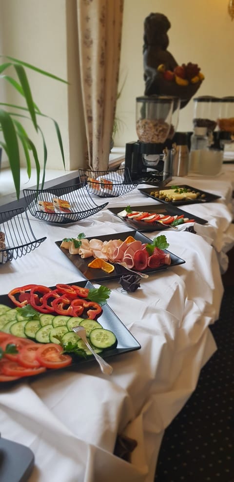 Daily buffet breakfast for a fee