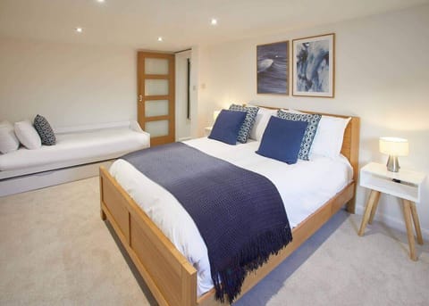Osborne House, Whitby - Host & Stay