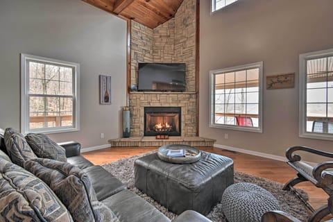 Mammoth Cave Vacation Rental | 4BR | 2.5BA | 2,680 Sq Ft | Steps Required