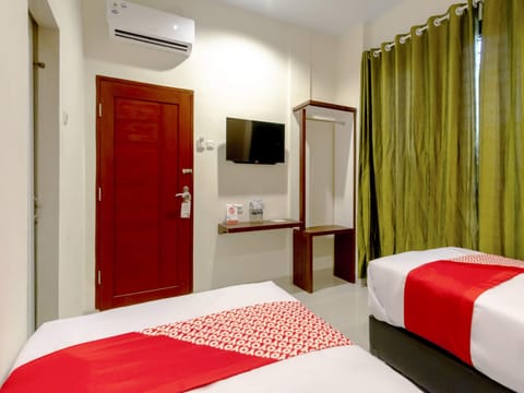 Desk, WiFi (free), bed sheets