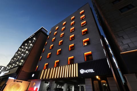 Front of property - evening/night