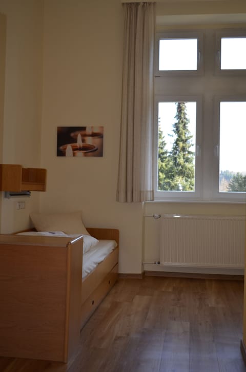 Standard Single Room | Free WiFi, bed sheets, wheelchair access