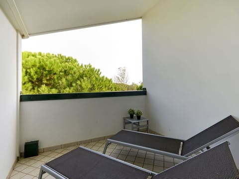 Property, Architecture, Room, Building, Balcony, House, Real Estate, Daylighting, Interior Design, Roof