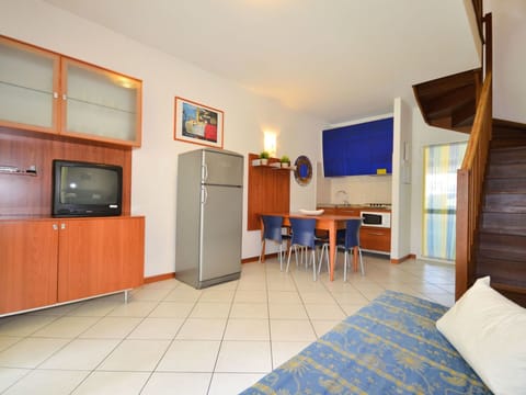 Room, Property, Furniture, Building, Interior Design, House, Real Estate, Floor, Cabinetry, Suite