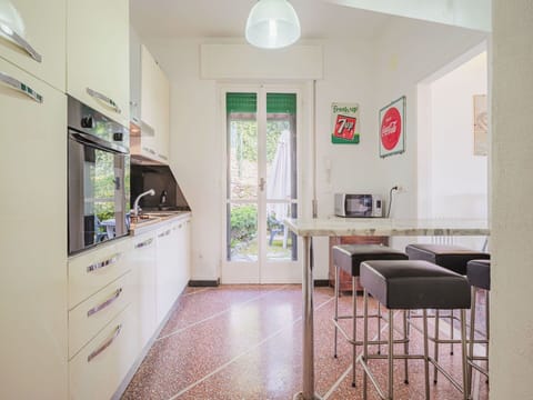 Cabinetry, Furniture, Property, Building, Interior Design, Countertop, Wood, Drawer, Window