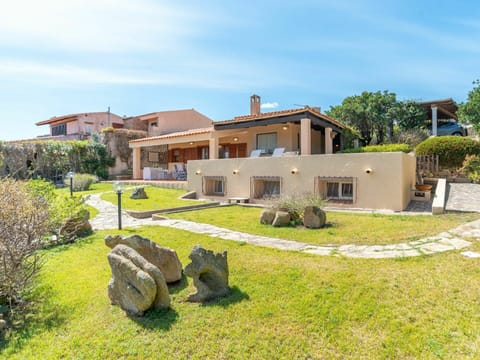 Sky, Plant, Cloud, Property, Building, Window, House, Tree, Land Lot, Grass