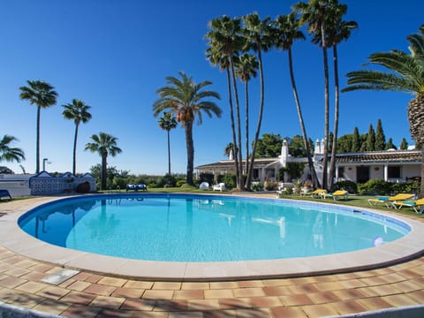 Water, Sky, Daytime, Plant, Property, Swimming Pool, Nature, Azure, Tree, Shade