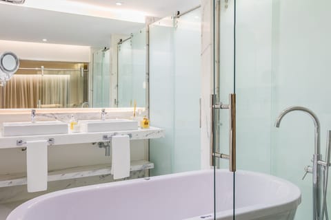 Deluxe Double Room, Jetted Tub | In-room safe, desk, laptop workspace, blackout drapes