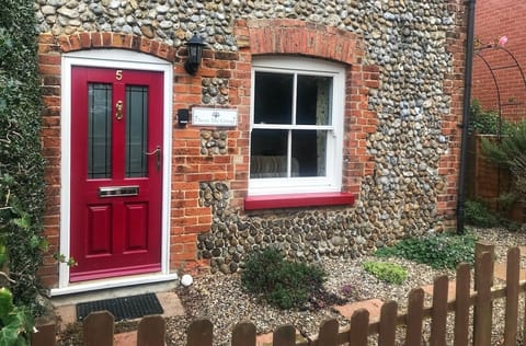 The front door to Cherry Tree Cottage 