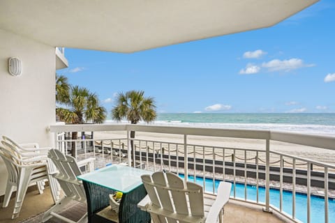 Condo, 2 Bedrooms | Property grounds
