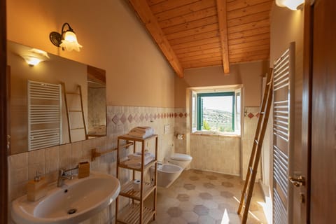 Gelsomino Apartment, mountain view | Bathroom | Shower, rainfall showerhead, hair dryer, bidet