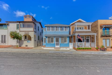 317CA - Front of the House