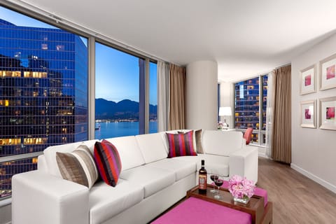 Deluxe Suite, 1 King Bed with Sofa bed, Harbor View | Living area | 32-inch flat-screen TV with cable channels, TV