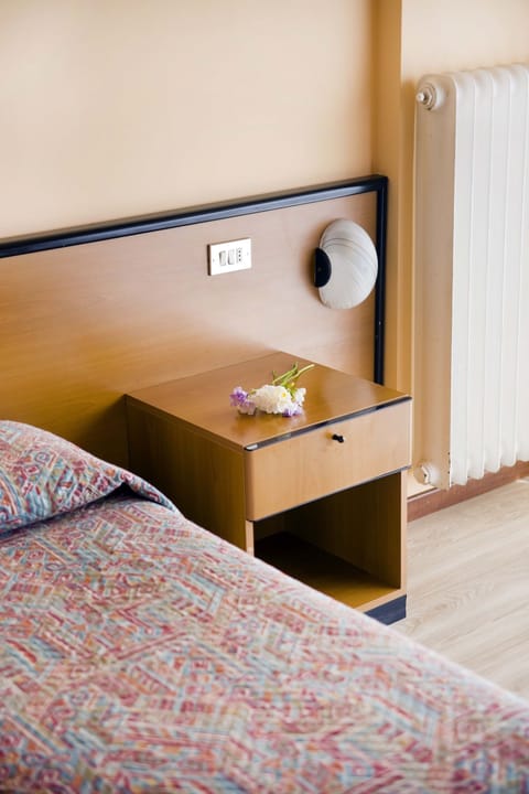 Single Room | Desk, cribs/infant beds, free WiFi