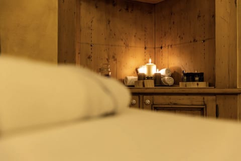Sauna, hot tub, steam room, body treatments, hot stone massages