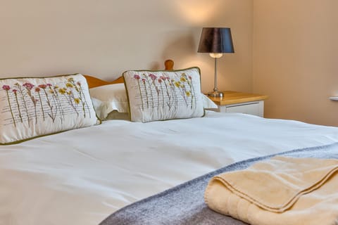 Howgills Apartment 7 - Double bed bedroom