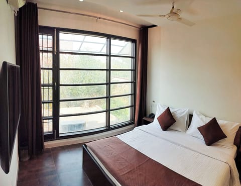 Deluxe Double Room | Desk, iron/ironing board, free WiFi