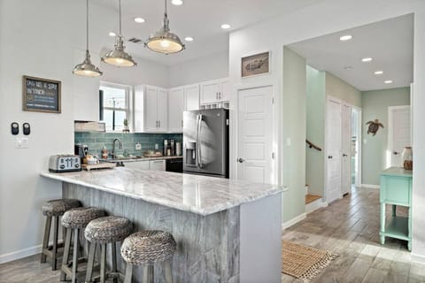 A kitchen perfect for preparing meals for the family!