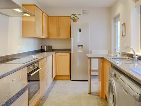 Well equipped kitchen | Middleton House, Filey
