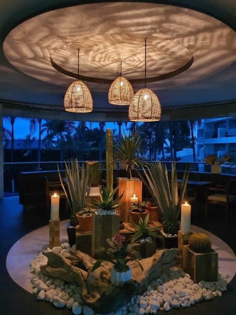 Breakfast, dinner and brunch served