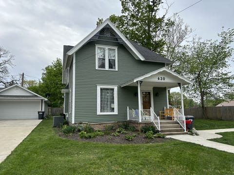Americana Exterior