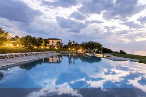 Seasonal outdoor pool, pool umbrellas, sun loungers