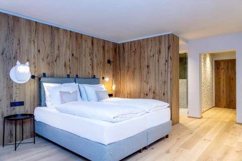 Hypo-allergenic bedding, in-room safe, individually decorated, free WiFi