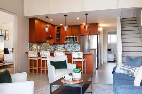 The entire condo was recently remodeled. Can you tell?