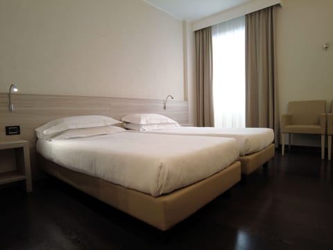 Standard Room, 2 Twin Beds | Down comforters, minibar, in-room safe, desk