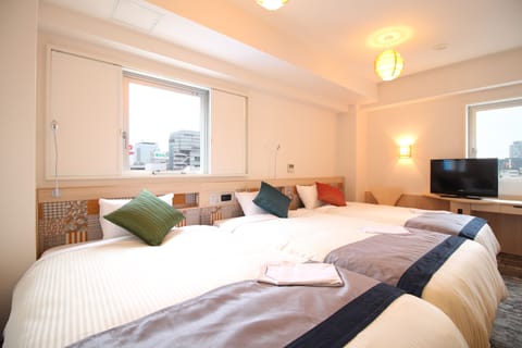 Deluxe Twin Triple Room, Non-smoking | Desk, blackout drapes, iron/ironing board, free WiFi