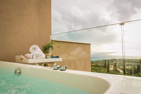 Deluxe Suite, Hot Tub | Private spa tub