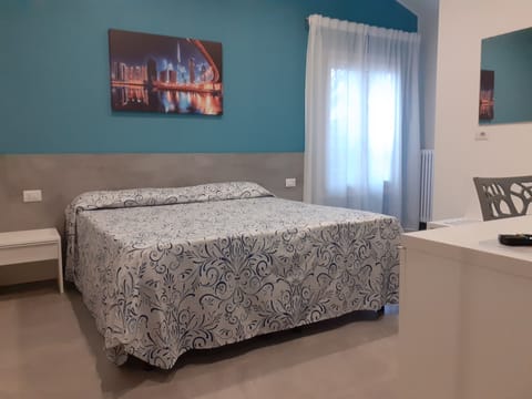 Minibar, desk, free WiFi, bed sheets