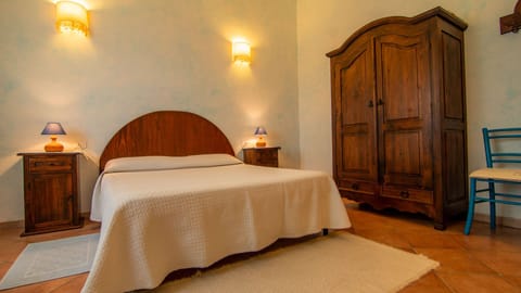 Minibar, individually decorated, individually furnished, desk