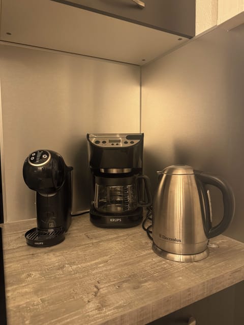 Nescafe Dolce Gusto coffee machine, filter coffee maker and kettle.