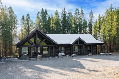 Timber Lodge Cabin Rental (1835)