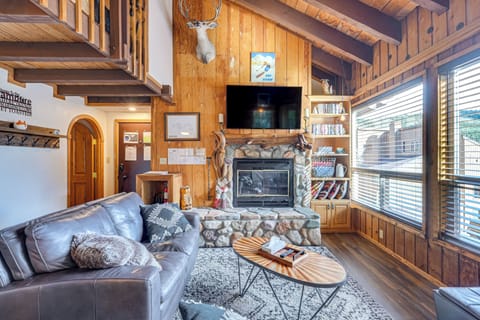 Brian Head Vacation Rental | 2BR | 3BA | 1,164 Sq Ft | Stairs Required