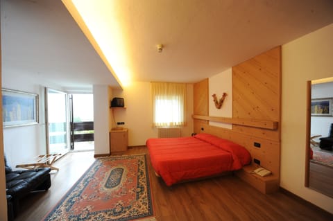 In-room safe, desk, blackout drapes, free WiFi