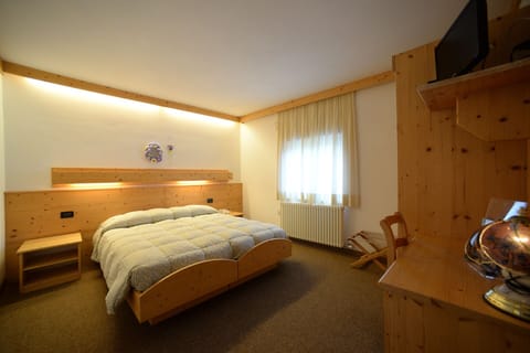 Double or Twin Room | In-room safe, desk, blackout drapes, free WiFi