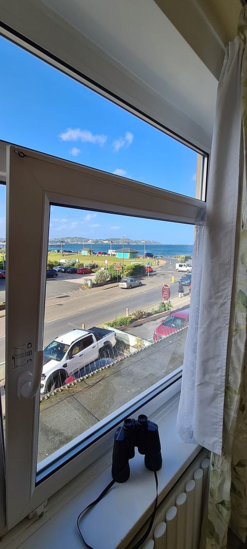 Comfort Double room with a Sea view | Hypo-allergenic bedding, pillowtop beds, desk, iron/ironing board