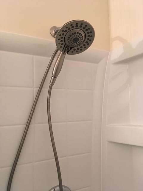 Detachable showerhead.