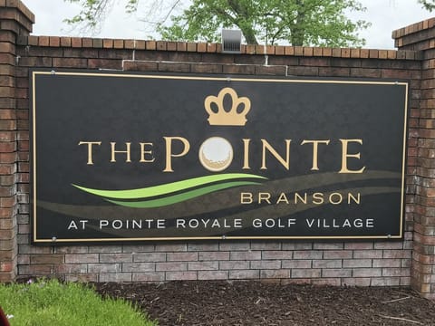Entry to Pointe Royale