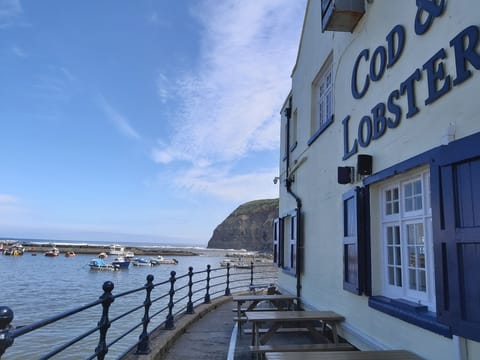 Pub with a view -2 min walk. Fabulous food & a great atmosphere!