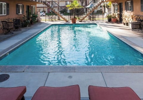 Relaxing swimming pool