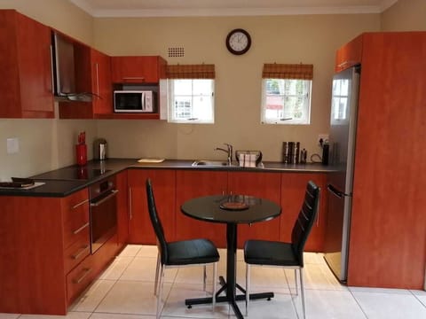 Deluxe Cottage (Fiore) | Private kitchen | Electric kettle